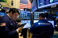 Tin tưởng lạm phát đã đạt đỉnh, giới đầu tư ồ ạt gom cổ phiếu